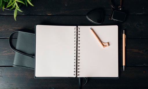 나무 책상 - 무료 다운로드 가능한 가구