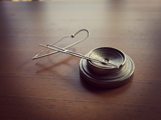 ミニマリストの木製テーブル - 무료 다운로드 가능한 家具